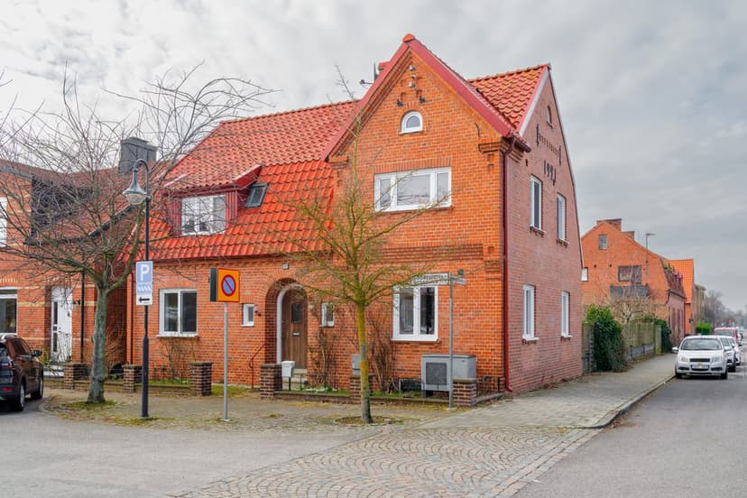 Söderslättsgatan 43, Trelleborg - Charmig villa med centralt läge & stor potential!